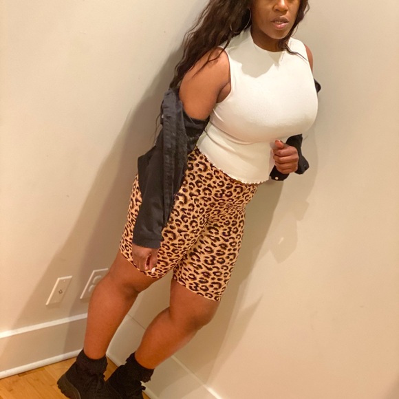 TOP - Ribbed Sleeveless Top - Picture 2 of 5